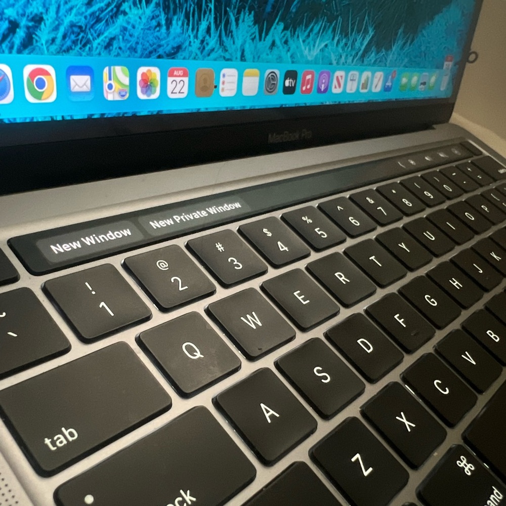 Apple macbook pro, m2
